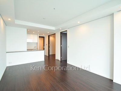 Living-Dining ※Photo of the same layout on 37 floor. Decoration and fixture may differ.