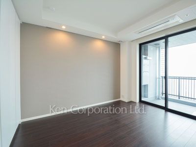 Master Bedroom ※Photo of the same layout on 37 floor. Decoration and fixture may differ.