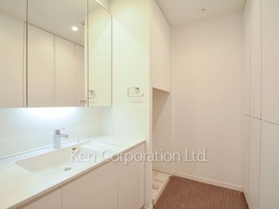 Powder Room ※Photo of the same layout on 37 floor. Decoration and fixture may differ.