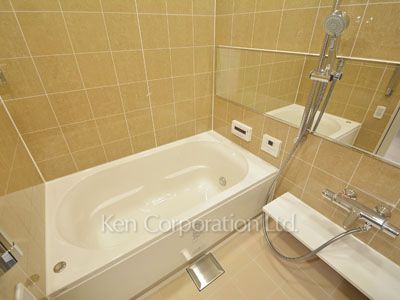 Bath ※Photo of the same layout on 37 floor. Decoration and fixture may differ.