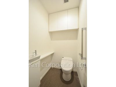 Lavatory ※Photo of the same layout on 37 floor. Decoration and fixture may differ.