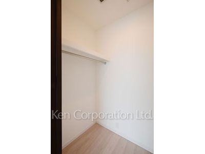 Walk-In Closet ※Photo of the same layout on 37 floor. Decoration and fixture may differ.