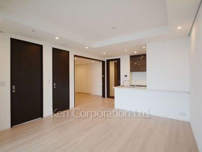 Living-Dining ※Photo of the same layout on 37 floor. Decoration and fixture may differ.