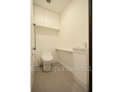 Lavatory ※Photo of the same layout on 37 floor. Decoration and fixture may differ.
