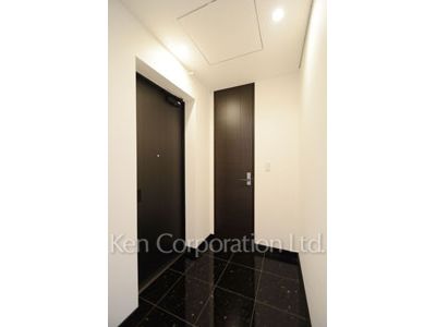 Entrance ※Photo of the same layout on 37 floor. Decoration and fixture may differ.