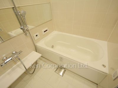 Bath ※Photo of the same layout on 37 floor. Decoration and fixture may differ.