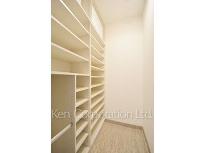 Closet ※Photo of the same layout on 37 floor. Decoration and fixture may differ.