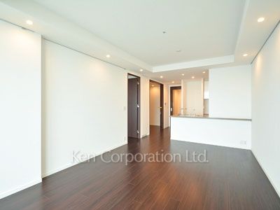 Living-Dining ※Photo of the same layout on 37 floor. Decoration and fixture may differ.