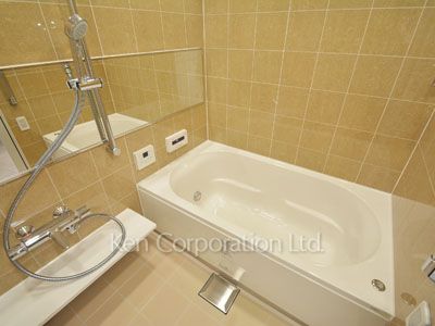 Bath ※Photo of the same layout on 37 floor. Decoration and fixture may differ.