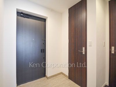 Entrance ※Photo of the same layout on 37 floor. Decoration and fixture may differ.