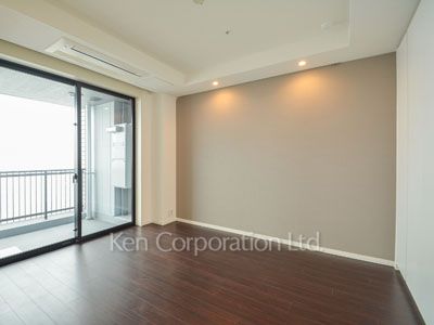 Master Bedroom ※Photo of the same layout on 37 floor. Decoration and fixture may differ.