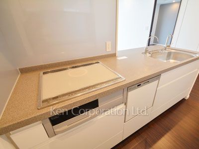 Kitchen ※Photo of the same layout on 37 floor. Decoration and fixture may differ.