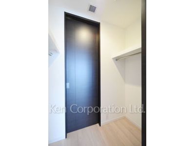 Closet ※Photo of the same layout on 37 floor. Decoration and fixture may differ.