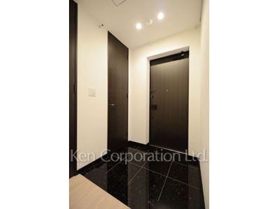 Entrance ※Photo of the same layout on 37 floor. Decoration and fixture may differ.