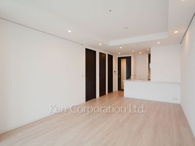 Living-Dining ※Photo of the same layout on 37 floor. Decoration and fixture may differ.