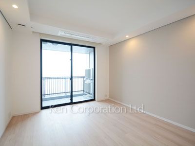 Bedroom ※Photo of the same layout on 37 floor. Decoration and fixture may differ.