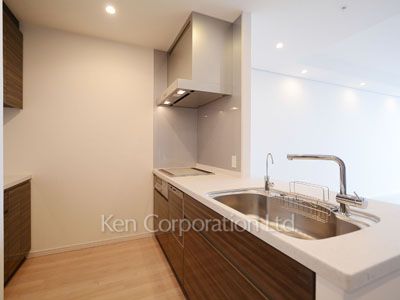 Kitchen ※Photo of the same layout on 37 floor. Decoration and fixture may differ.