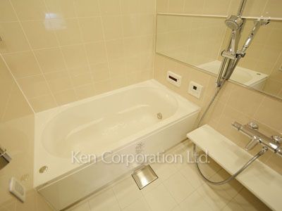 Bath ※Photo of the same layout on 37 floor. Decoration and fixture may differ.
