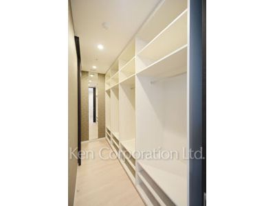 Closet ※Photo of the same layout on 37 floor. Decoration and fixture may differ.