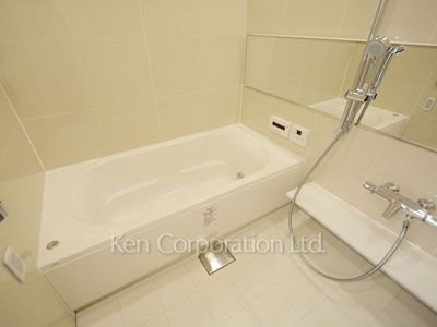Bath ※Photo of the same layout on 36 floor. Decoration and fixture may differ.