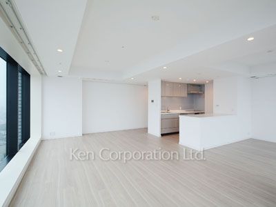 Living-Dining ※Photo of the same layout on 36 floor. Decoration and fixture may differ.