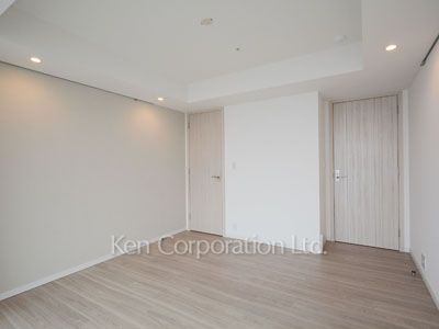 Master Bedroom ※Photo of the same layout on 36 floor. Decoration and fixture may differ.