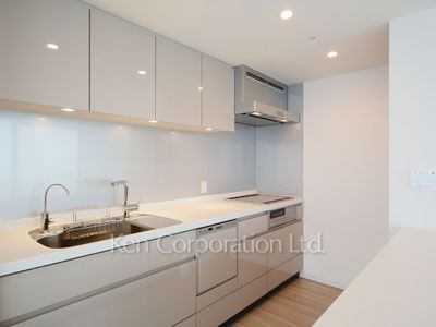 Kitchen ※Photo of the same layout on 36 floor. Decoration and fixture may differ.
