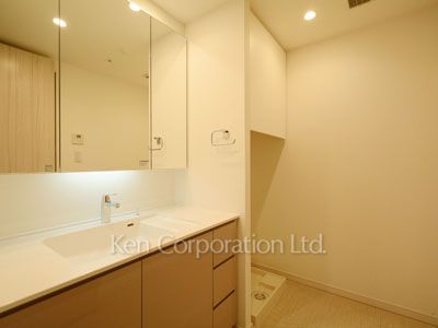 Powder Room ※Photo of the same layout on 36 floor. Decoration and fixture may differ.