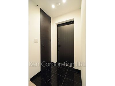 Entrance ※Photo of the same layout on 37 floor. Decoration and fixture may differ.