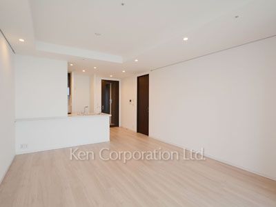 Living-Dining ※Photo of the same layout on 37 floor. Decoration and fixture may differ.
