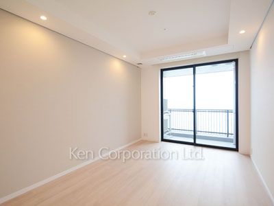 Master Bedroom ※Photo of the same layout on 37 floor. Decoration and fixture may differ.