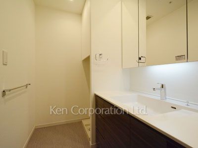 Powder Room ※Photo of the same layout on 37 floor. Decoration and fixture may differ.