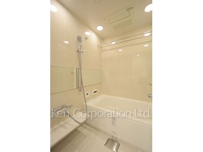 Bath ※Photo of the same layout on 37 floor. Decoration and fixture may differ.