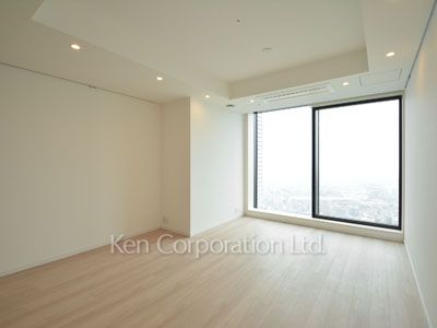 Living-Dining ※Photo of the same layout on 37 floor. Decoration and fixture may differ.