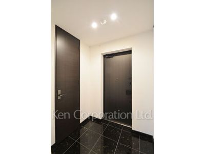 Entrance ※Photo of the same layout on 37 floor. Decoration and fixture may differ.