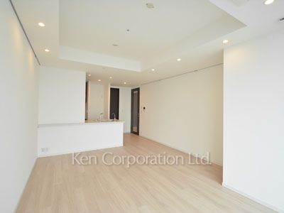 Living-Dining ※Photo of the same layout on 37 floor. Decoration and fixture may differ.