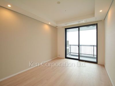 Master Bedroom ※Photo of the same layout on 37 floor. Decoration and fixture may differ.
