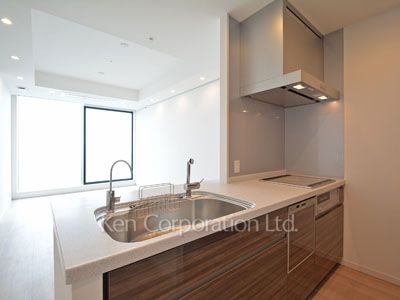 Kitchen ※Photo of the same layout on 37 floor. Decoration and fixture may differ.