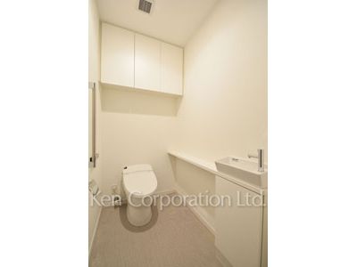 Lavatory ※Photo of the same layout on 37 floor. Decoration and fixture may differ.