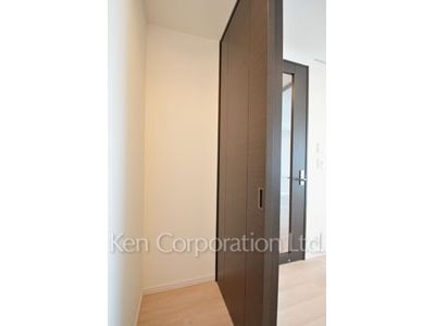 Storage ※Photo of the same layout on 37 floor. Decoration and fixture may differ.