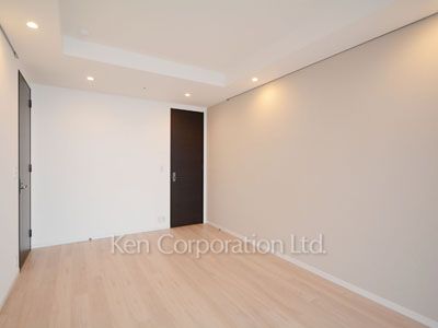 Master Bedroom ※Photo of the same layout on 37 floor. Decoration and fixture may differ.