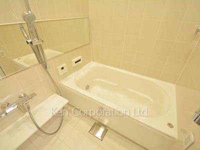 Bath ※Photo of the same layout on 37 floor. Decoration and fixture may differ.
