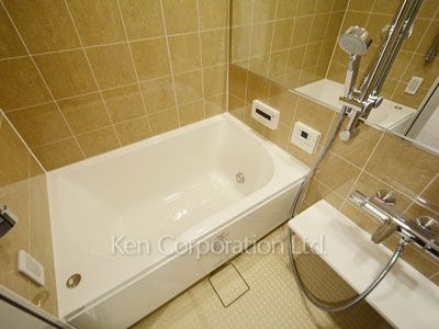 Bath ※Photo of the same layout on 37 floor. Decoration and fixture may differ.
