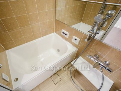 Bath ※Photo of the same layout on 37 floor. Decoration and fixture may differ.