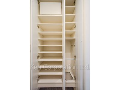 Shoes Closet ※Photo of the same layout on 37 floor. Decoration and fixture may differ.