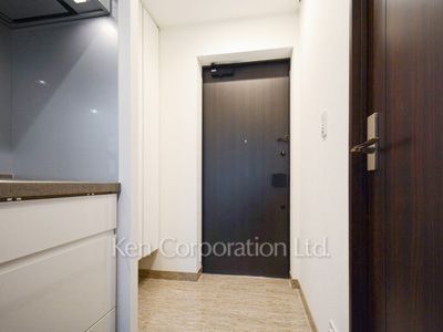Entrance ※Photo of the same layout on 37 floor. Decoration and fixture may differ.