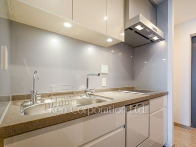 Kitchen ※Photo of the same layout on 37 floor. Decoration and fixture may differ.