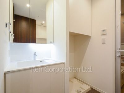 Powder Room ※Photo of the same layout on 37 floor. Decoration and fixture may differ.