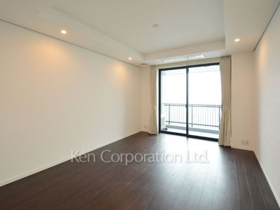 Living-Dining ※Photo of the same layout on 37 floor. Decoration and fixture may differ.