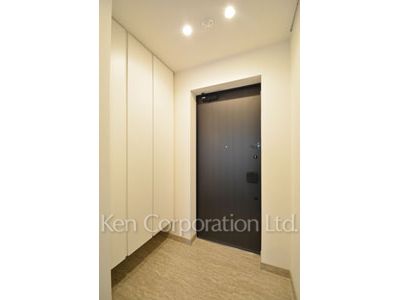 Entrance ※Photo of the same layout on 37 floor. Decoration and fixture may differ.